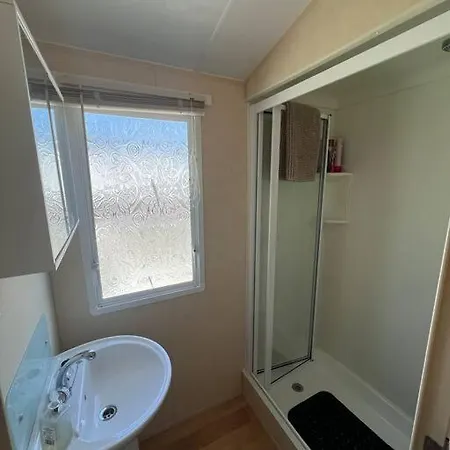 8 Berth Pet Friendly Caravan, Penrhyn Bay, Llandudno Exterior photo