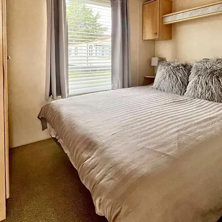 8 Berth Pet Friendly Caravan, Penrhyn Bay, Llandudno Exterior photo