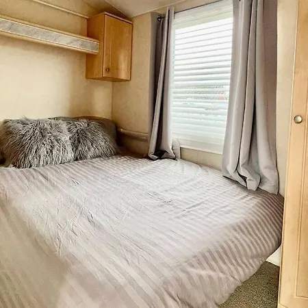 8 Berth Pet Friendly Caravan, Penrhyn Bay, Llandudno Exterior photo