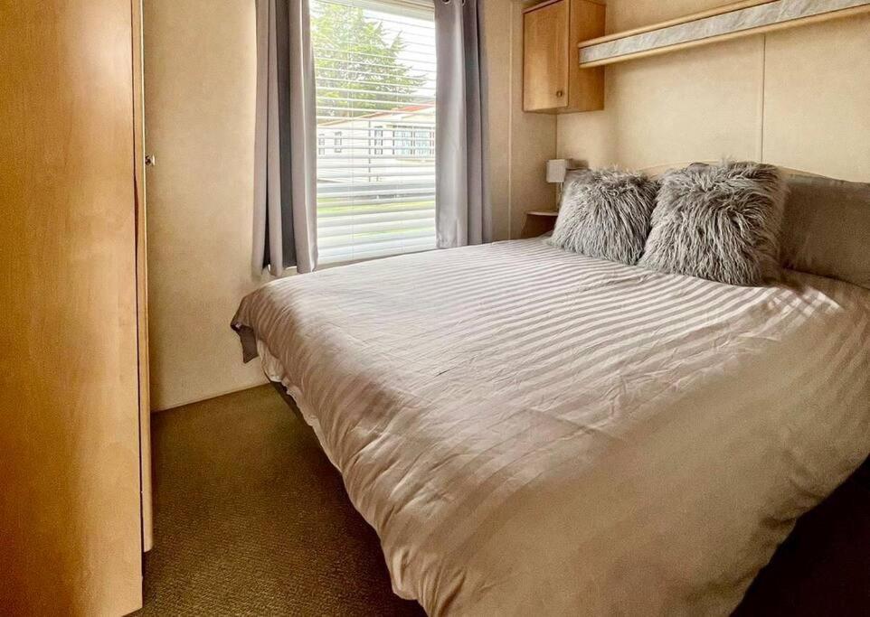 8 Berth Pet Friendly Caravan, Penrhyn Bay, Holiday home Llandudno